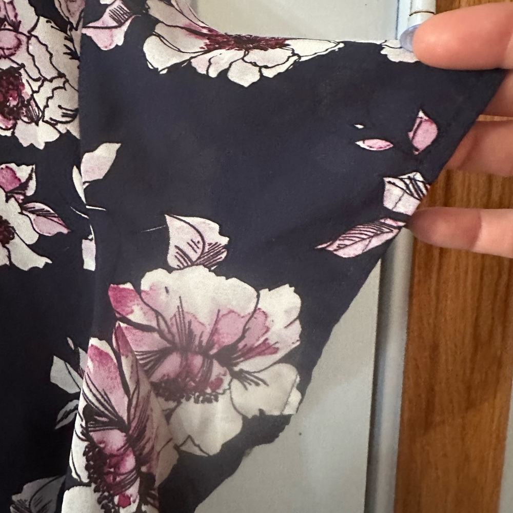 Torrid Georgette Floral Print Pleated Back Short Sleeve Blouse. Size 2x. - Picture 10 of 16